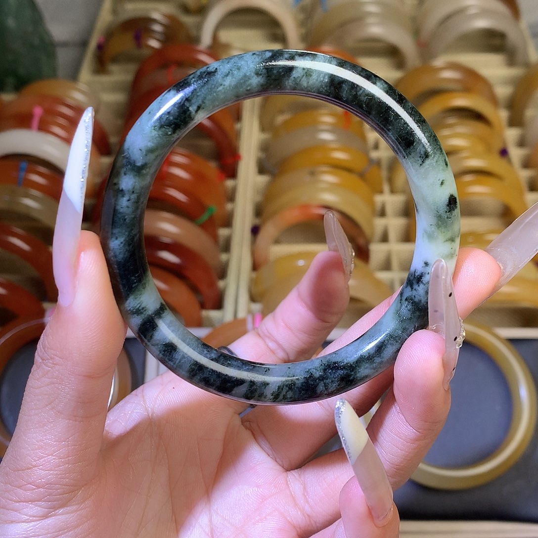 石英质玉未镶嵌手镯