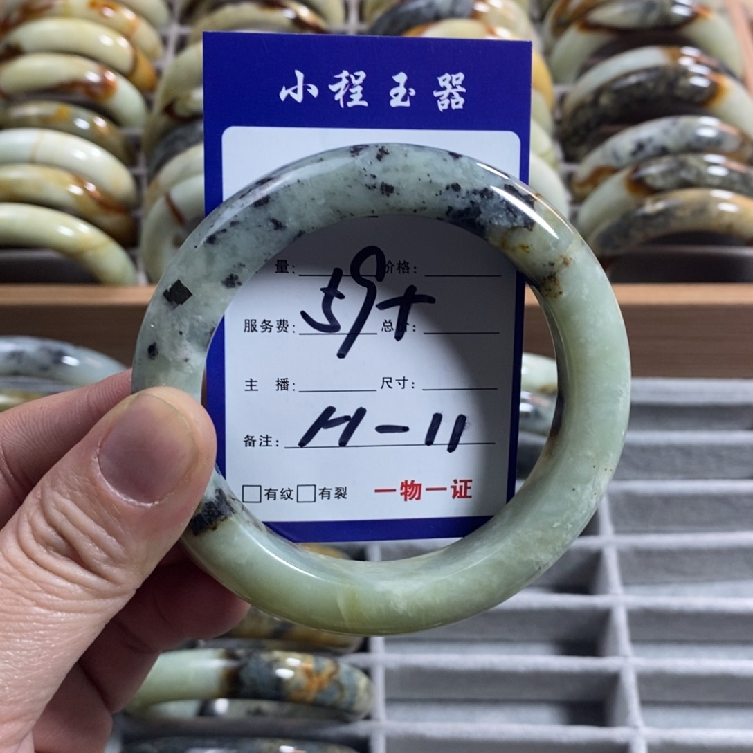 蛇纹石玉手镯未镶嵌