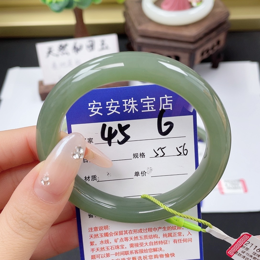 和田玉未镶嵌手镯
