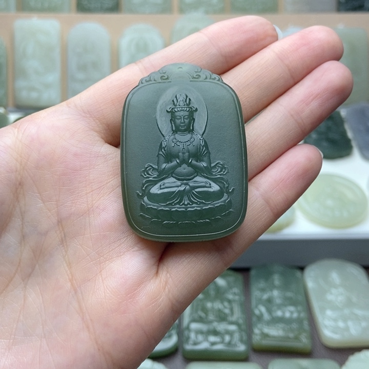 和田玉颈饰未镶嵌是**意