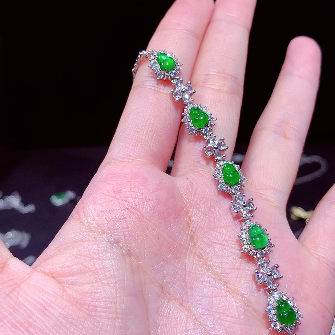 【闪购商品】翡翠吊坠(不含链)未镶嵌