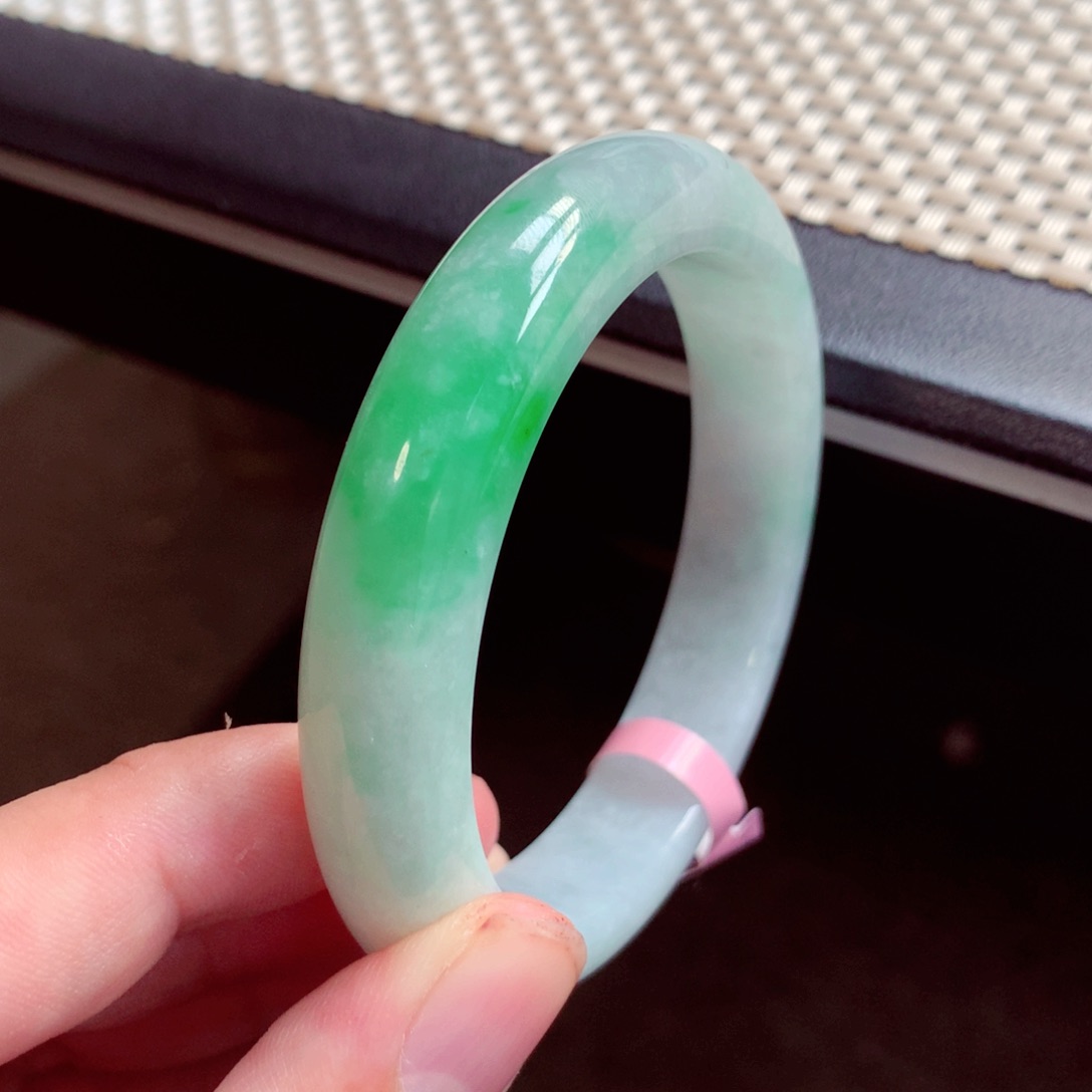 翡翠手镯未镶嵌缅甸翡翠