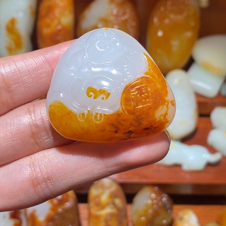 仲****和田玉未镶嵌颈饰