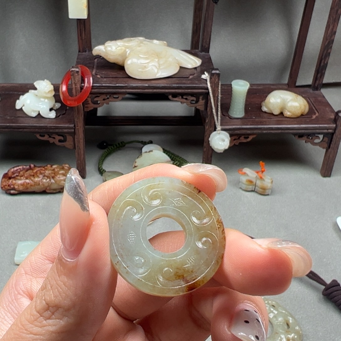 石***转和田玉未镶嵌挂件