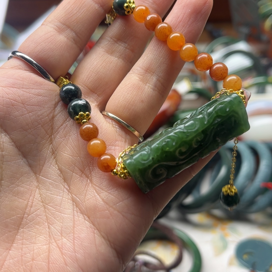 和田玉未镶嵌颈饰