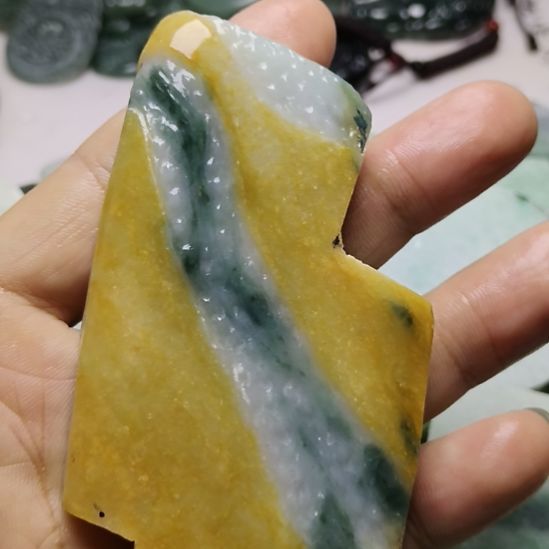 颈饰未镶嵌翡翠挂件