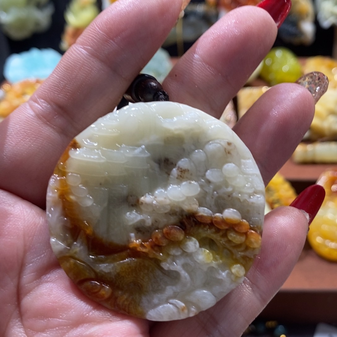 蛇纹石玉颈饰未镶嵌