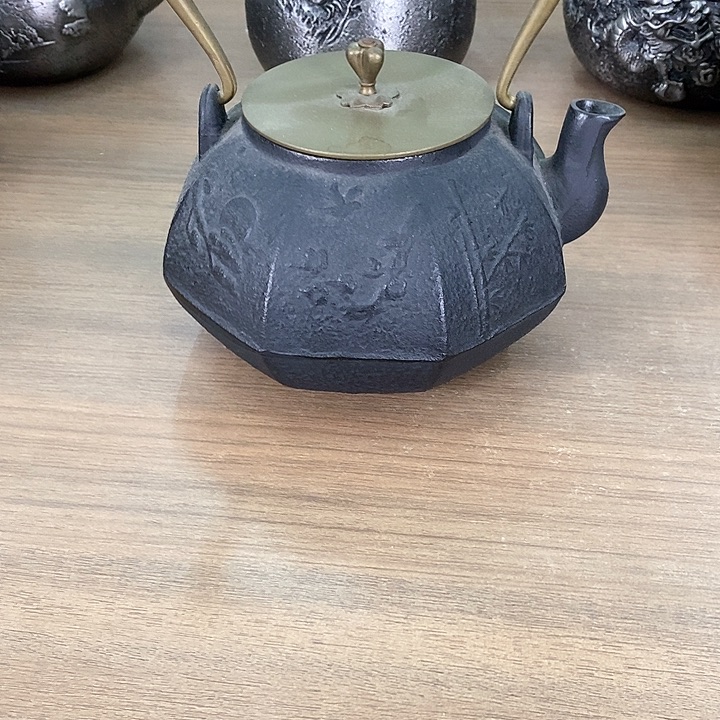 1八景铸铁壶1200毫升纯手工打造