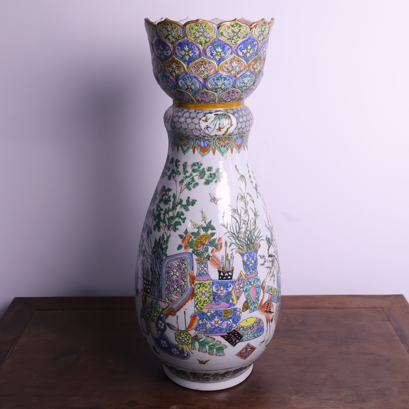 清 道光广彩花卉纹赏瓶