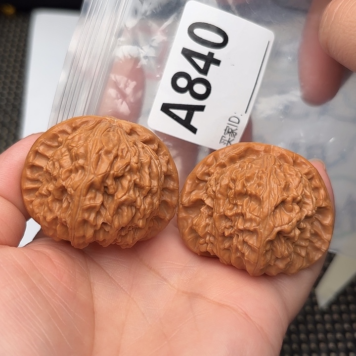 文玩核桃把件核桃白狮子44