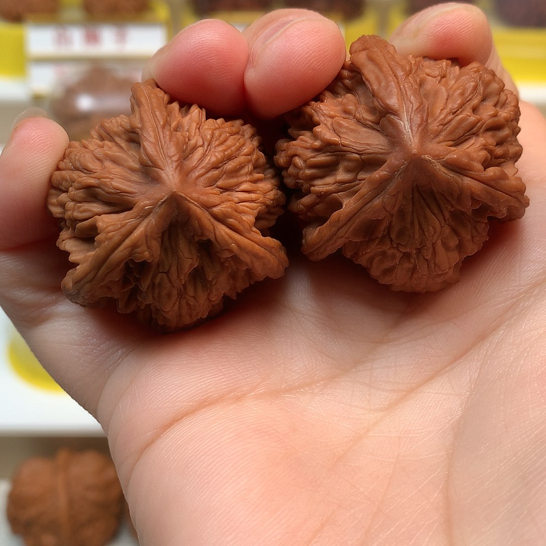 文玩核桃把件虎头奔