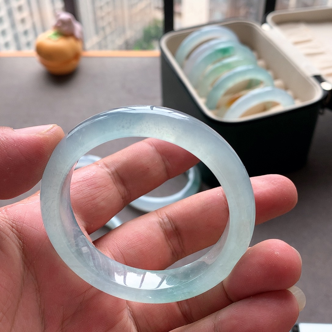 未镶嵌手镯翡翠天然翡翠手镯