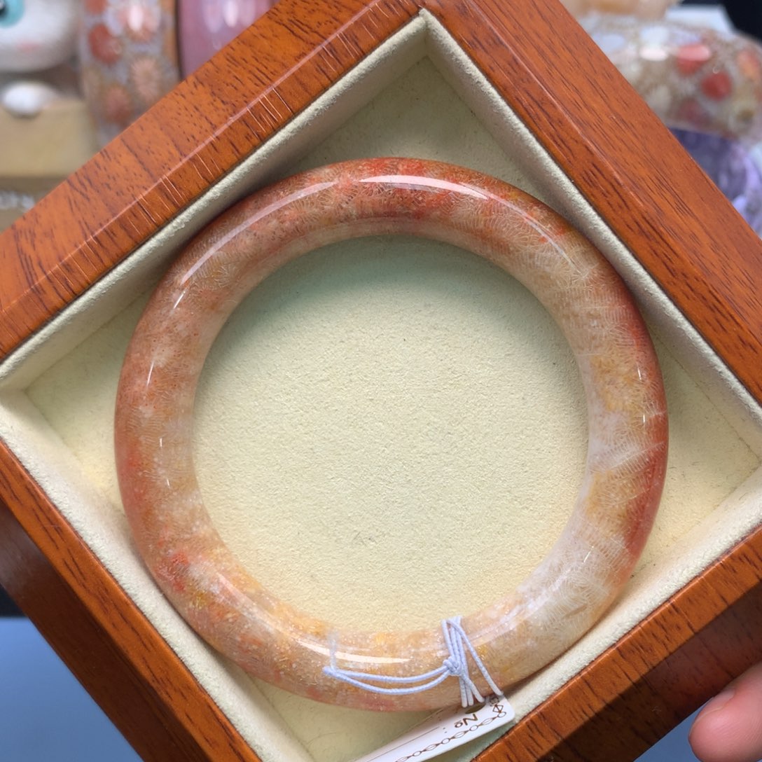 硅化珊瑚（珊瑚玉）手镯未镶嵌54.5口红虫