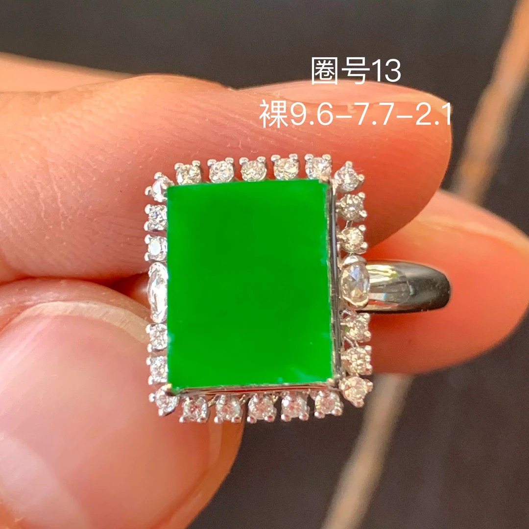 冰阳满绿天然翡翠戒指 镶嵌精致