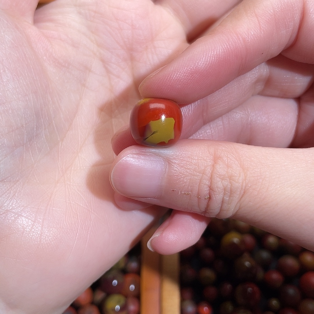 叶***秋南红玛瑙未镶嵌圆珠