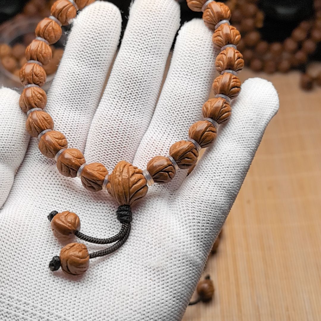 桃核吊坠小龙纹手持