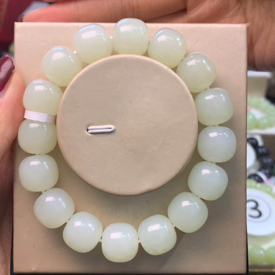 西***狼和田玉未镶嵌手链