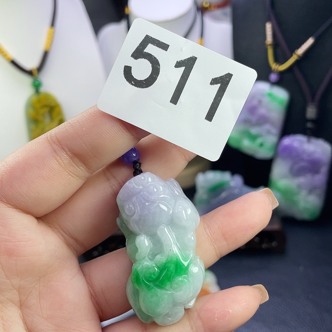 翡翠未镶嵌吊坠(赠链)