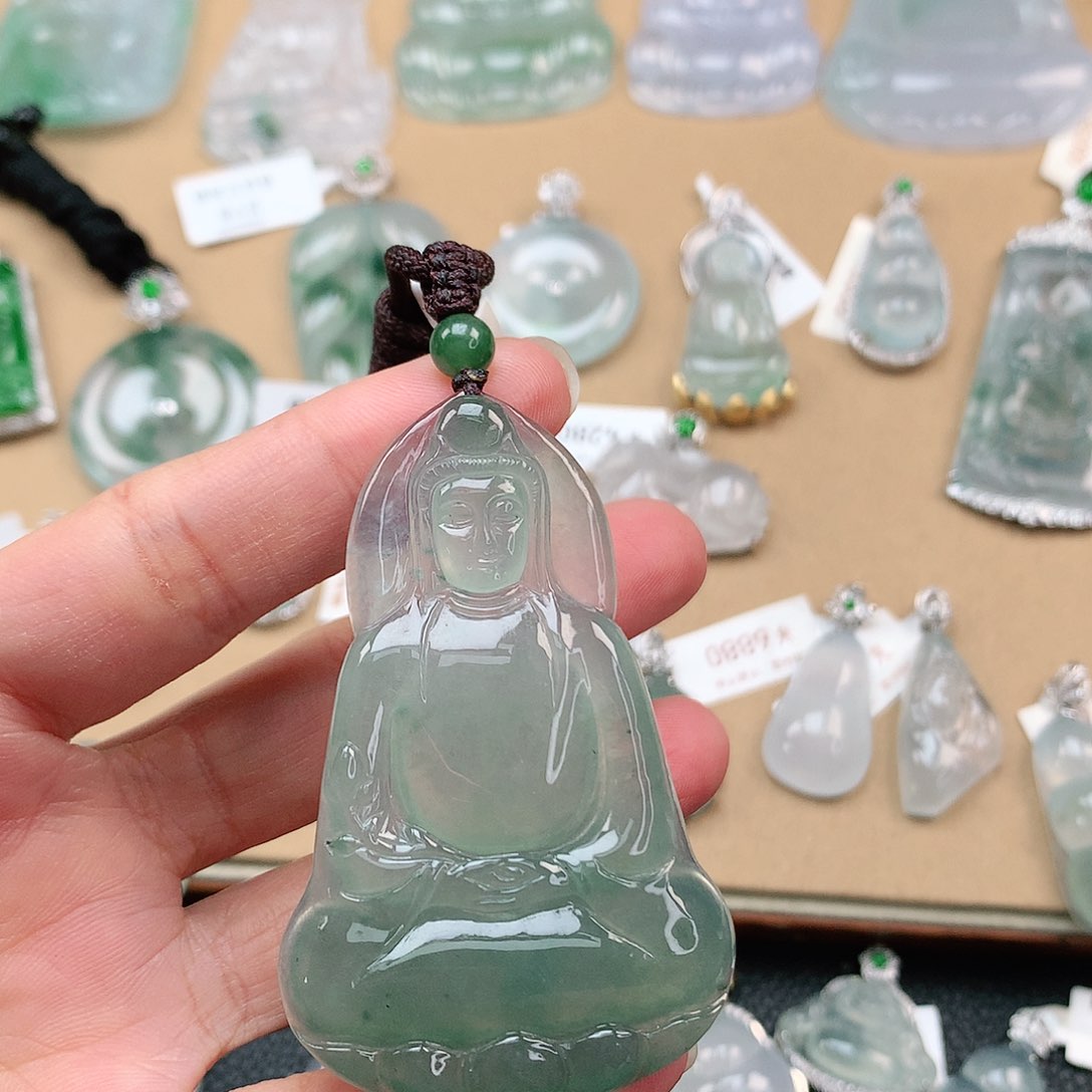 翡翠颈饰未镶嵌刺*额素衣观音