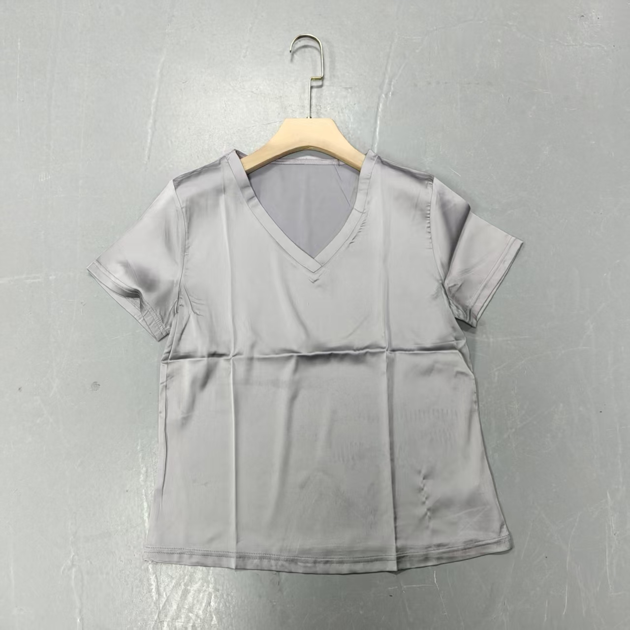 【南油玲姐】灰色V领短袖T恤T3333