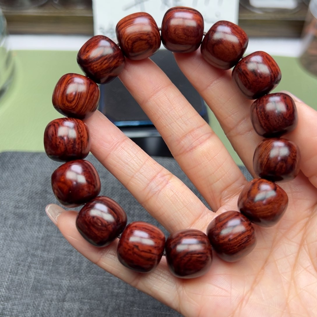 降真香其他海南红降1516红油底芝麻点满结油。