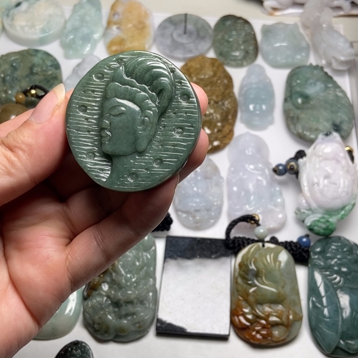 翡翠未镶嵌颈饰观音38