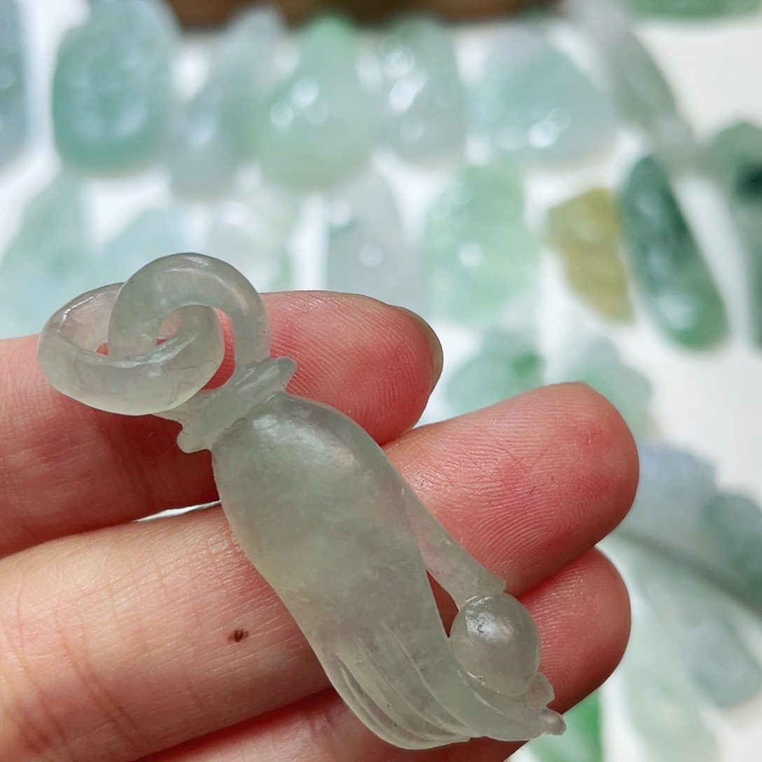 定制翡翠未镶嵌掌上明珠