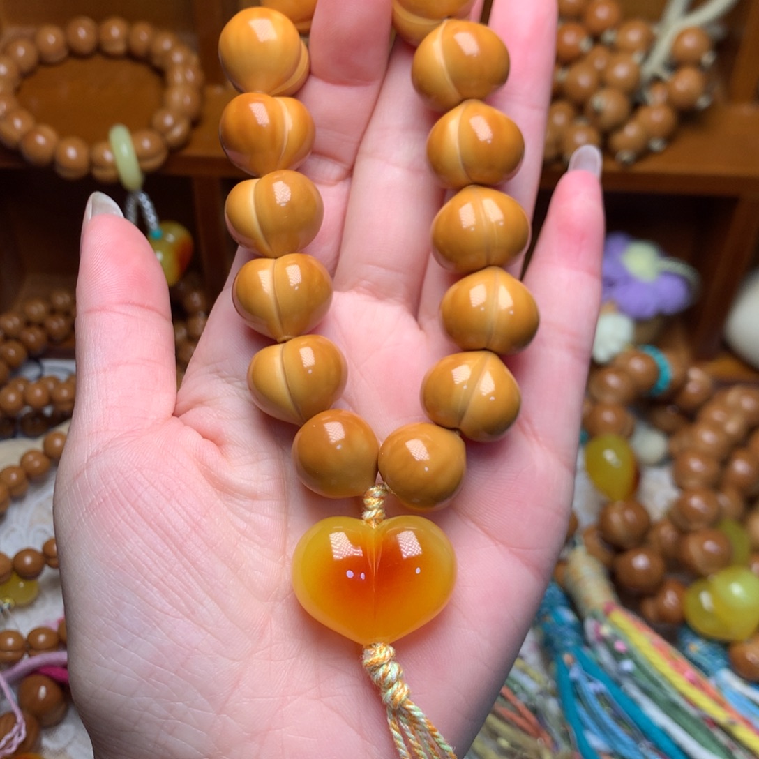 猴头核桃吊坠16高定屁桃手持爱心