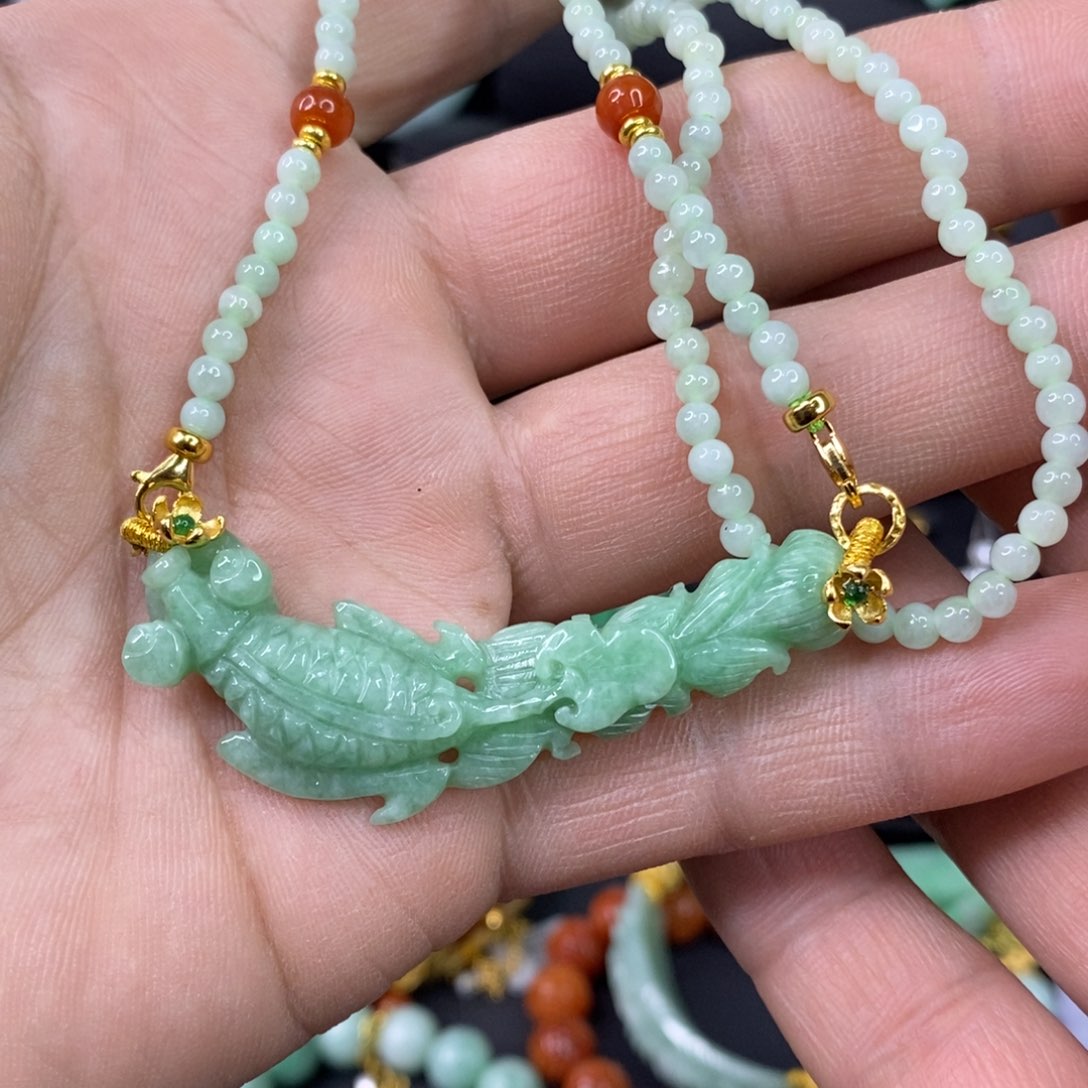 颈饰未镶嵌翡翠吊坠