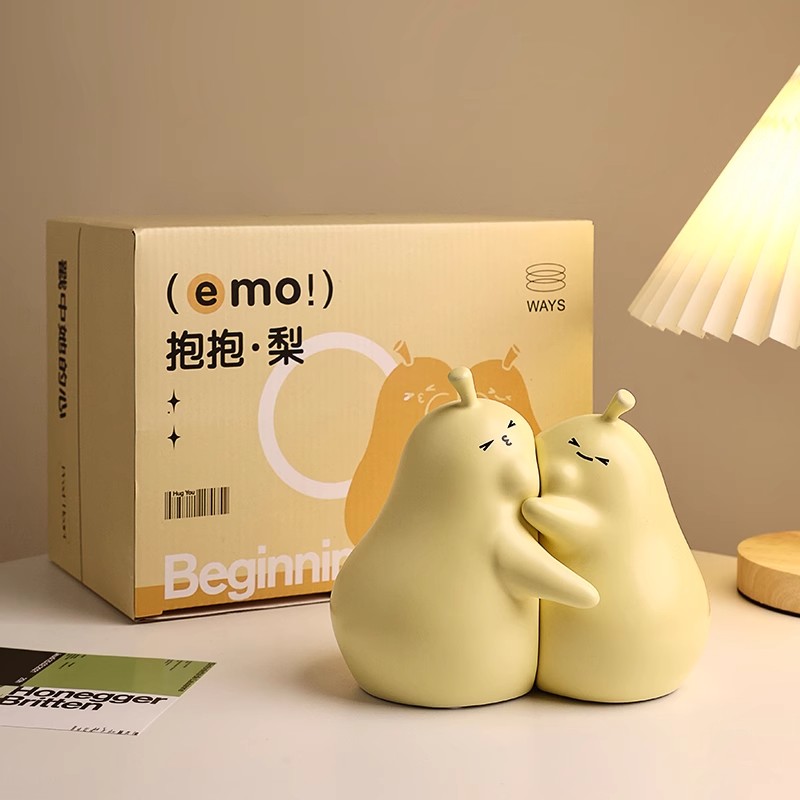 抱抱梨景德镇陶瓷摆件可爱生日礼物客厅毕业礼物送女生情人节礼物