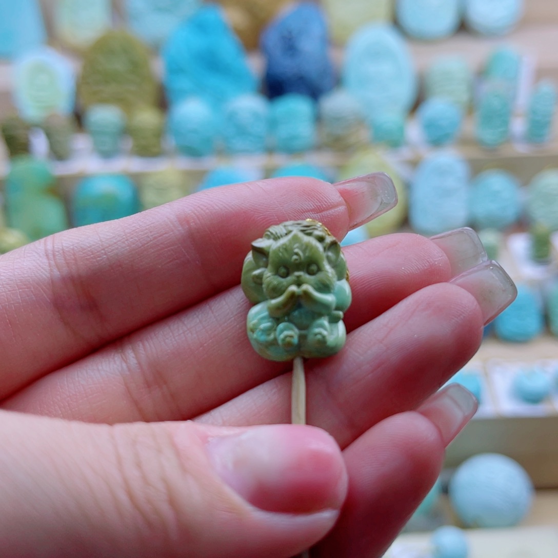 绿松石未镶嵌珠宝奇石