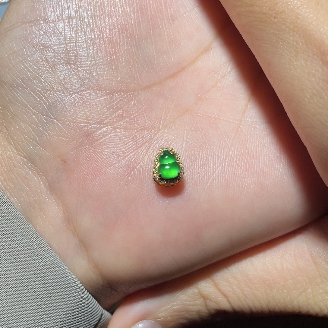 潘****翡翠18K金镶嵌吊坠(不含链)