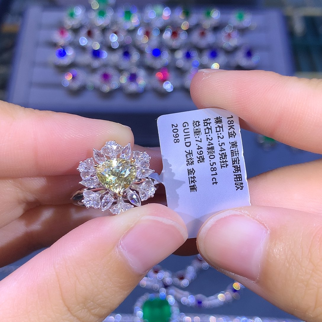 彩色蓝宝石戒指18K金镶嵌