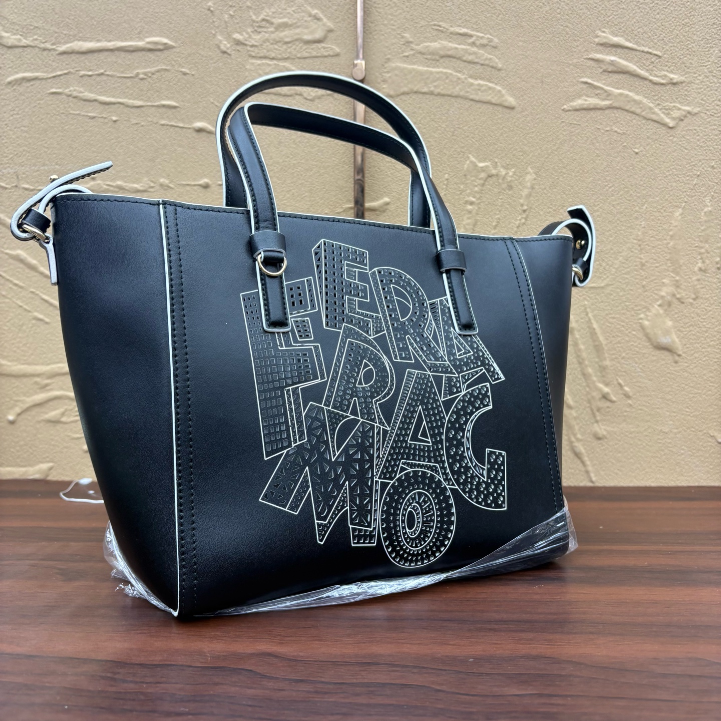 99新 FERRAGAMO/菲拉格慕  /KIKI/单肩包/19000031