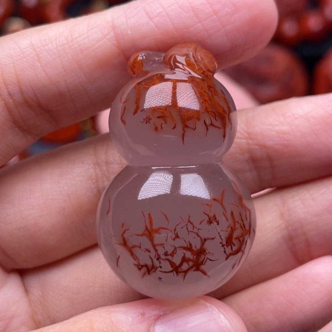 麦***糖南红玛瑙未镶嵌珠宝奇石葫芦吊坠