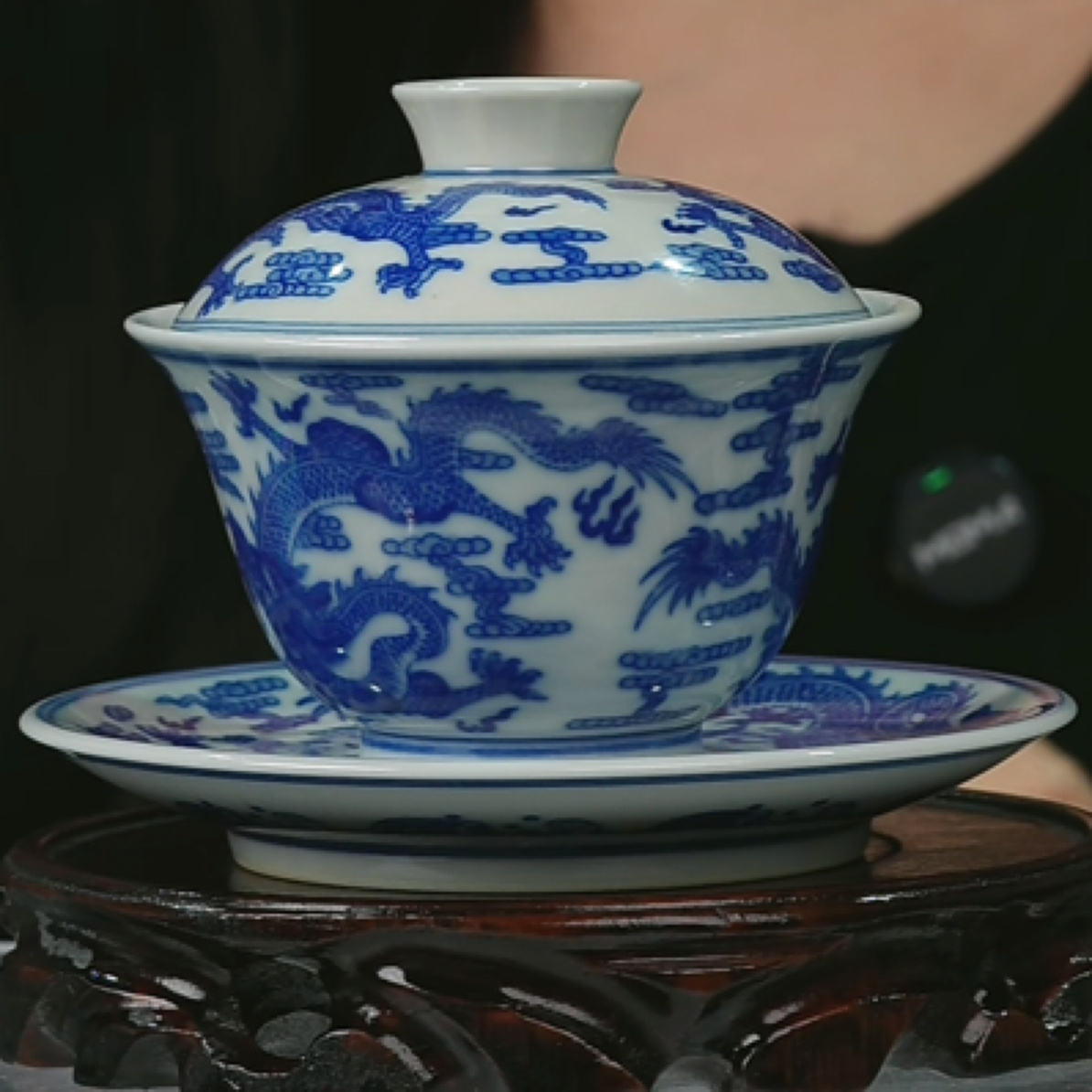 Y青花九龙纹三才盖碗