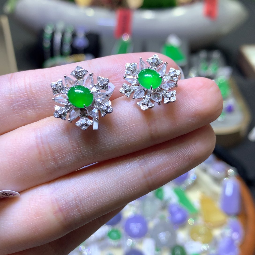 【闪购商品】翡翠颈饰18K金镶嵌翡翠吊坠项链