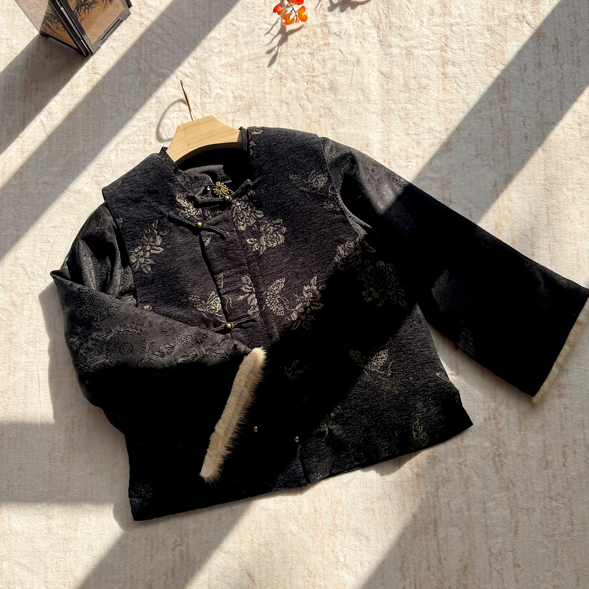 【卷卷新中式】“黑金蝴蝶”漳绒缎黑色中式手工盘扣棉马甲女秋冬新款