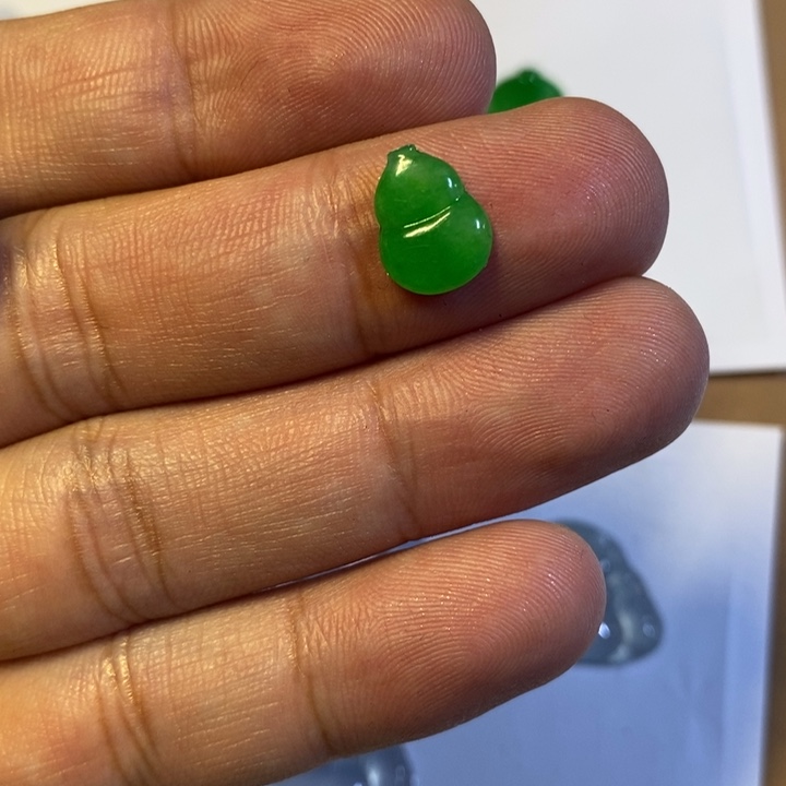 定制翡翠18K金镶嵌绿葫芦