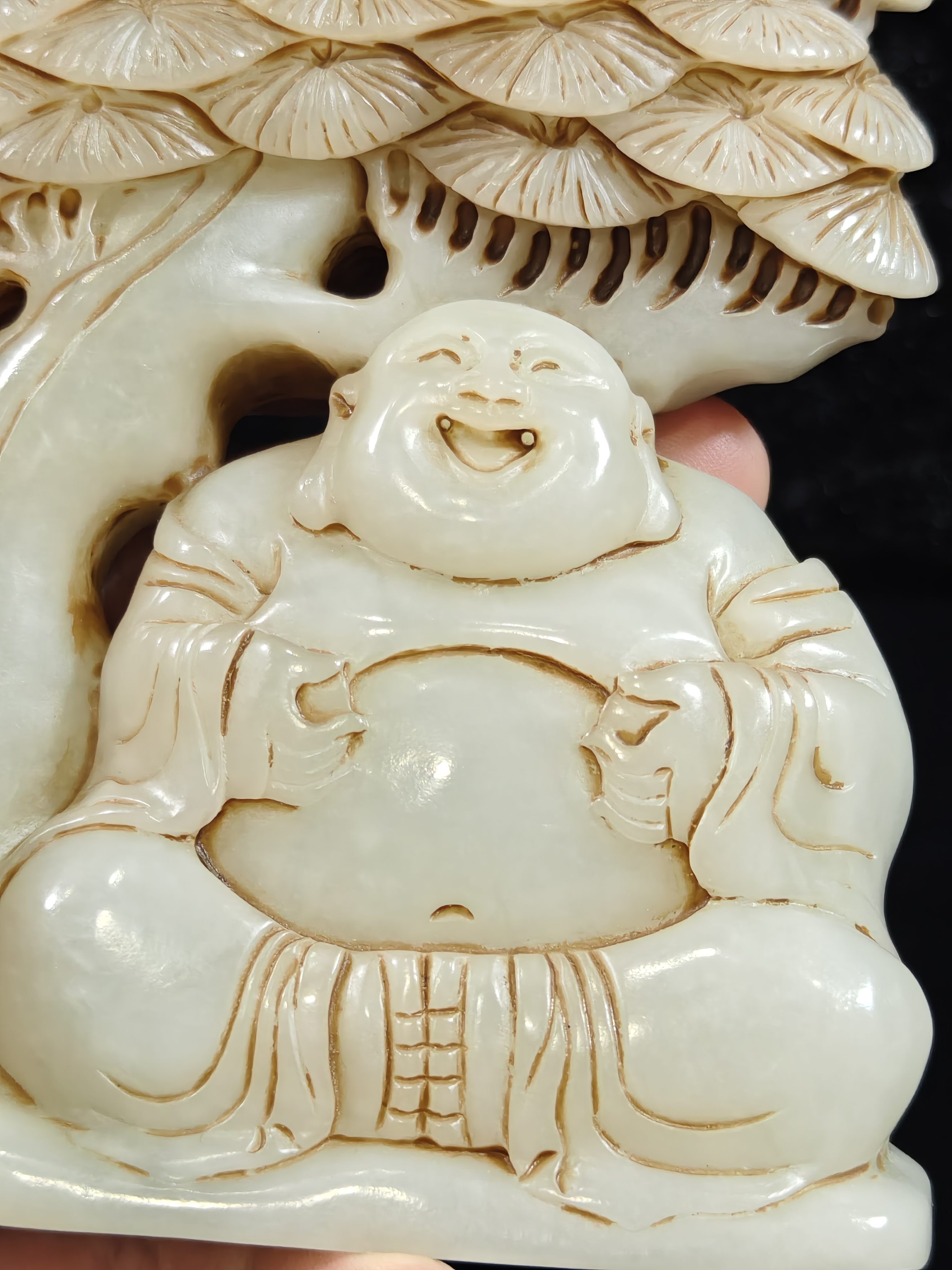 旧藏天然和田玉松下佛笑口常开摆件533克142*85*26mm