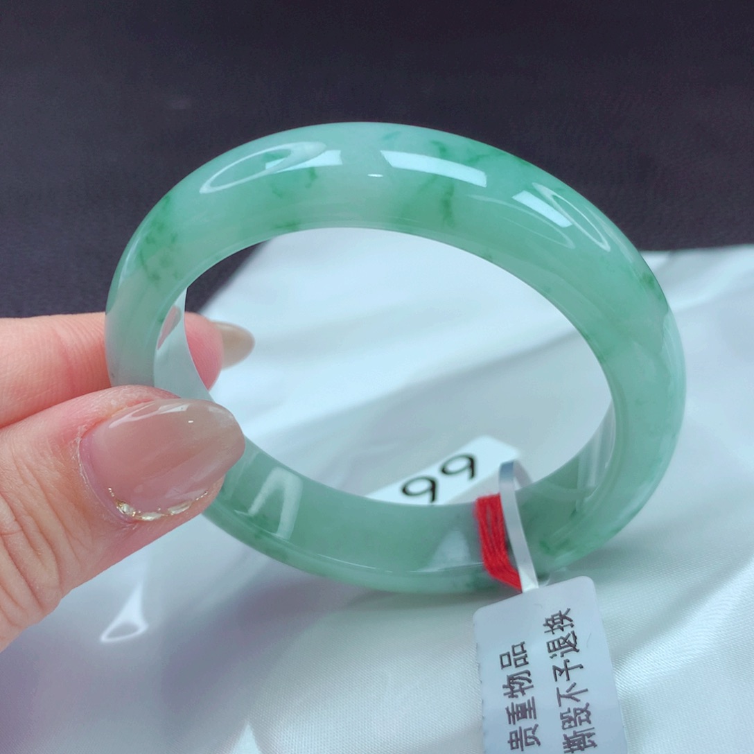 翡翠手镯未镶嵌手镯88