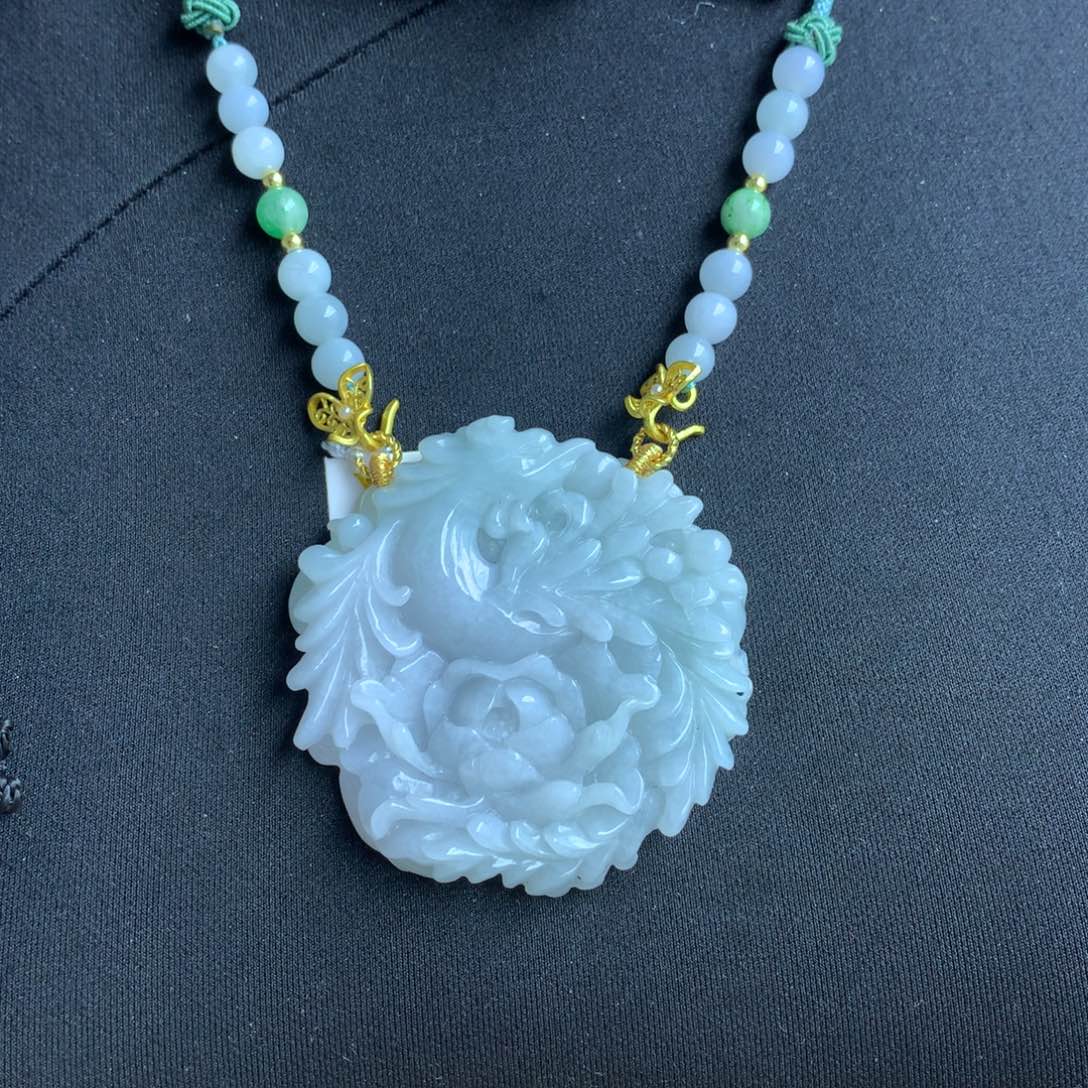 翡翠颈饰未镶嵌翡翠