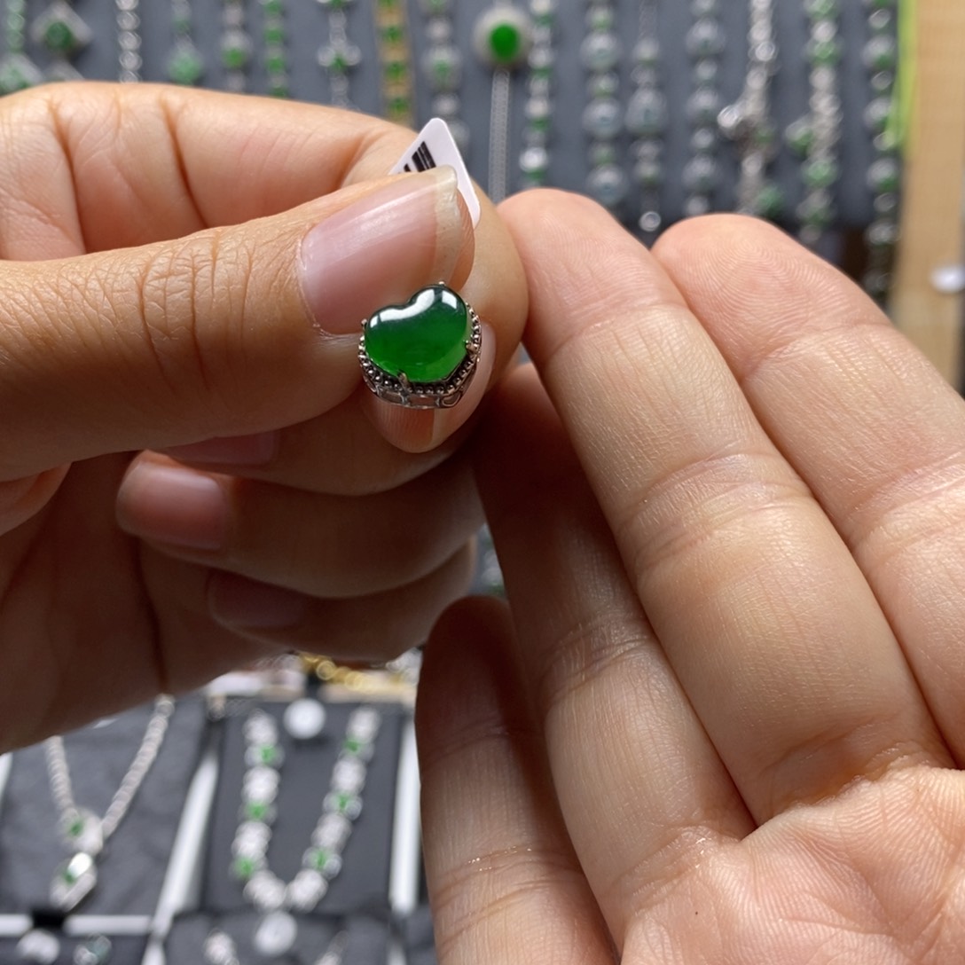 翡翠颈饰银S925镶嵌9×8mm