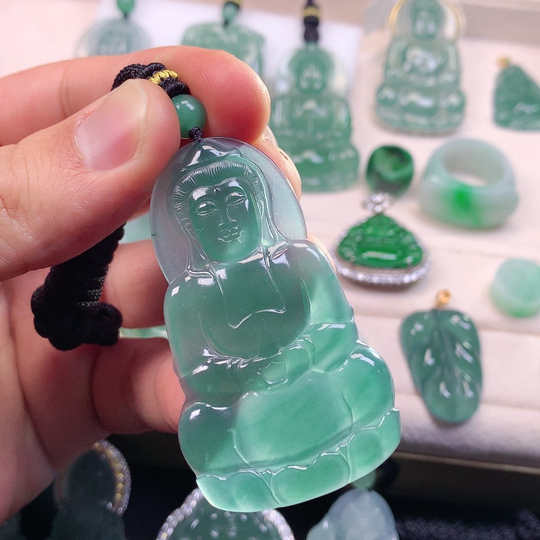 翡翠颈饰未镶嵌翡翠