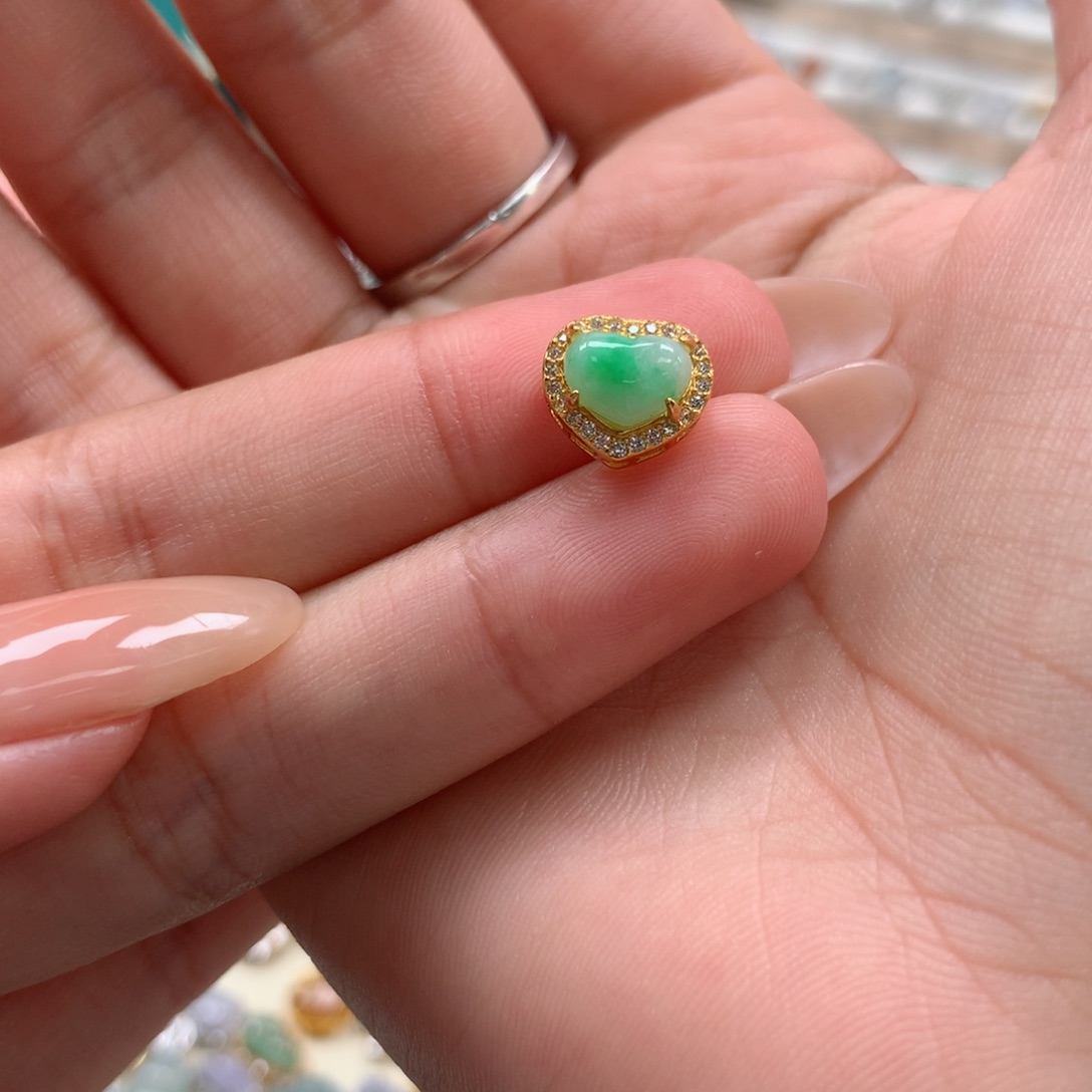 颈饰银S925镶嵌翡翠爱心路路通