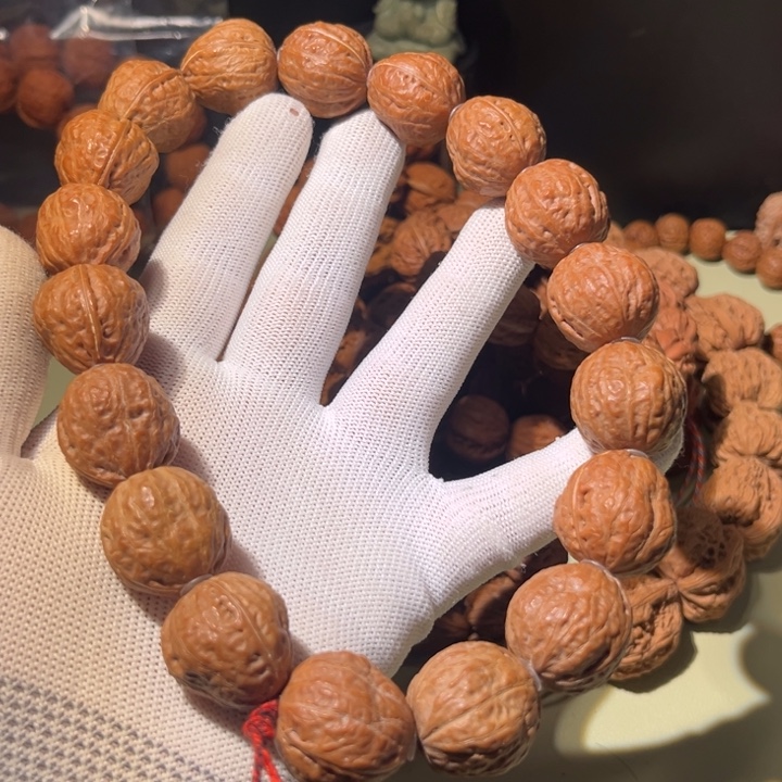 文玩核桃手串…………22