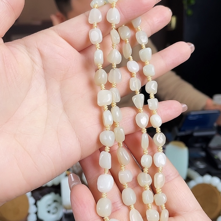 阳***照和田玉未镶嵌颈饰