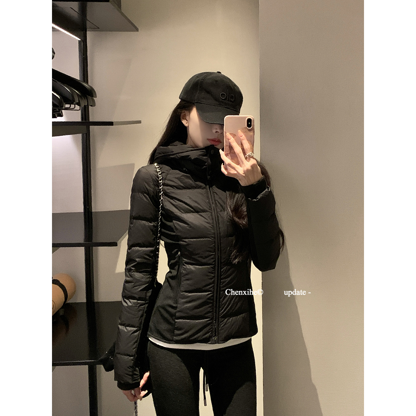 何晨曦 高密度防风短款连帽羽绒服冬新款收腰修身黑色外套 T1316W