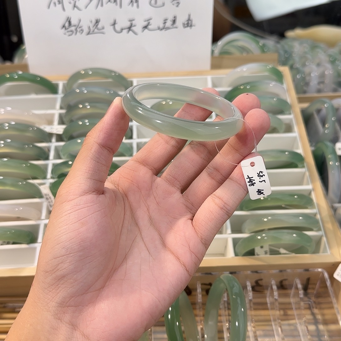 手镯玛瑙/玉髓未镶嵌没有售后圈口58.5
