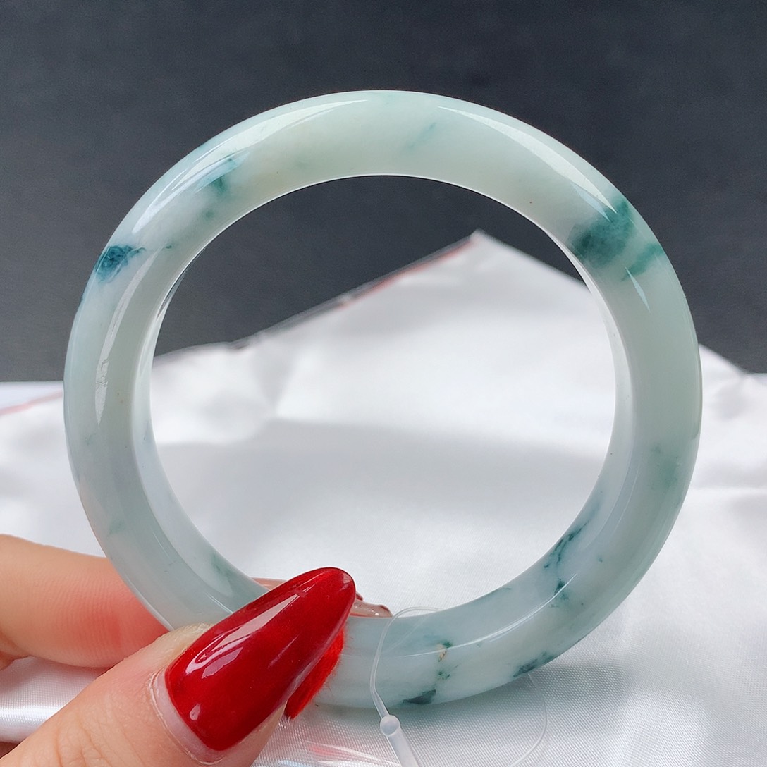 翡翠手镯未镶嵌82正56